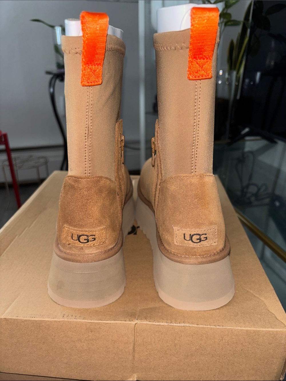 Ugg - Picture 5 of 16